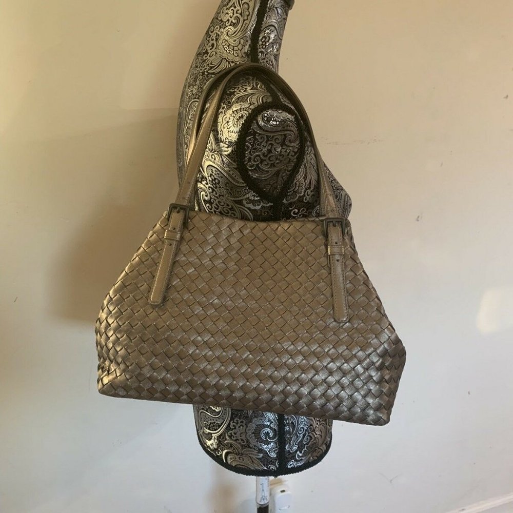 BOTTEGA VENETA Cesta Leather Intrecciato Tote NWT